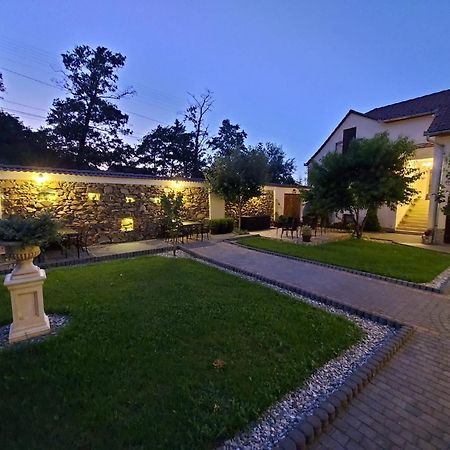 Hotel Conacul Poetilor Gura Rîului Exteriér fotografie