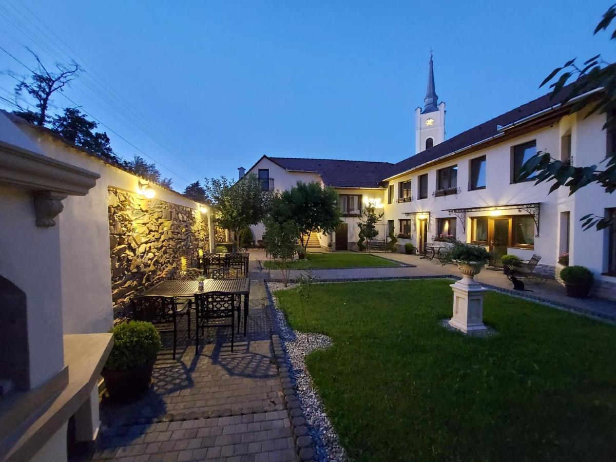 Hotel Conacul Poetilor Gura Rîului Exteriér fotografie