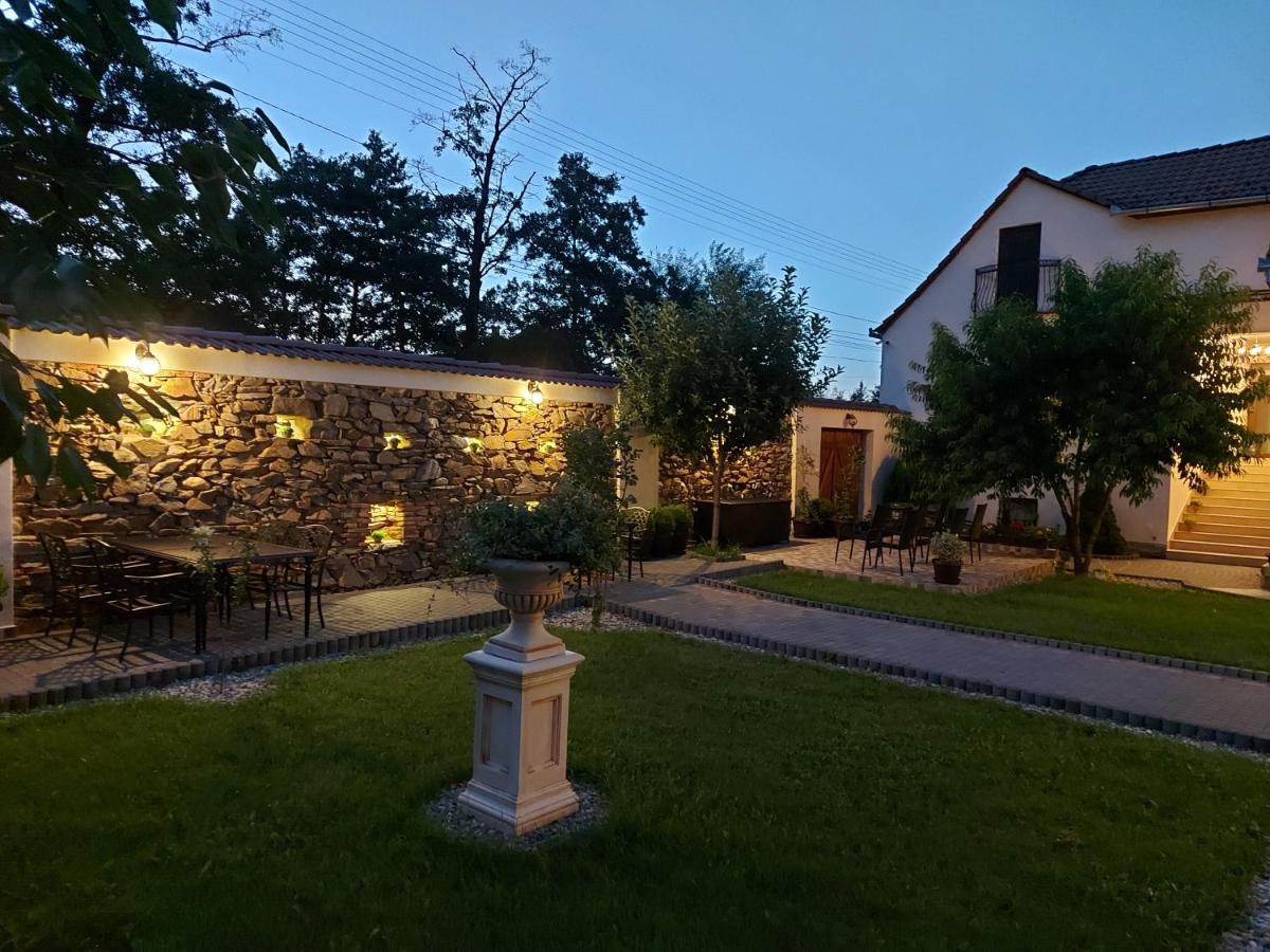 Hotel Conacul Poetilor Gura Rîului Exteriér fotografie